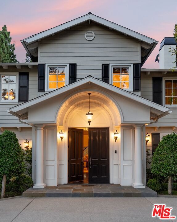 view of front of house with covered porch