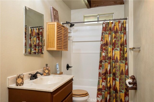 full bathroom featuring vanity, shower / bath combo with shower curtain, and toilet