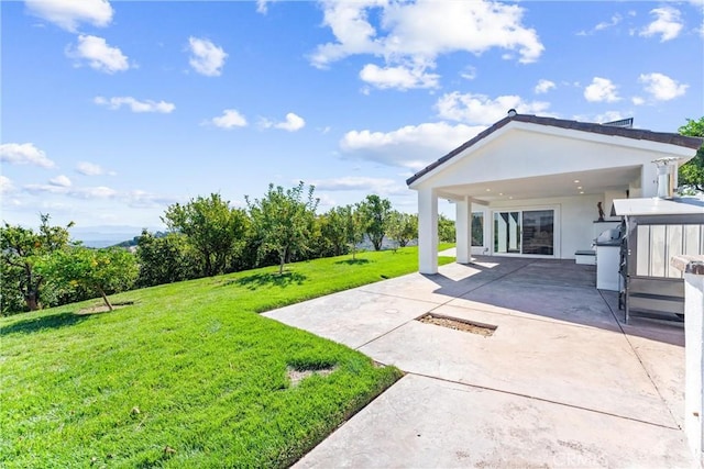 view of yard with a patio