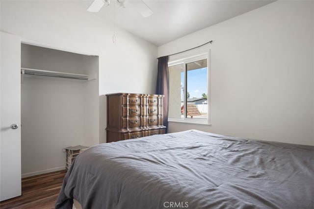 bedroom featuring a closet, lofted ceiling, ceiling fan, and dark hardwood / wood-style flooring