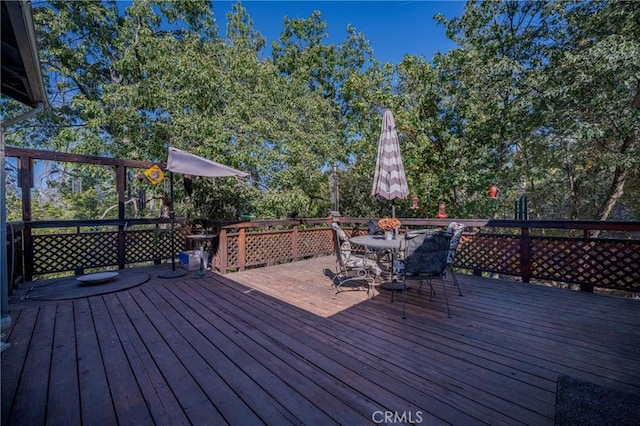 deck featuring outdoor dining area