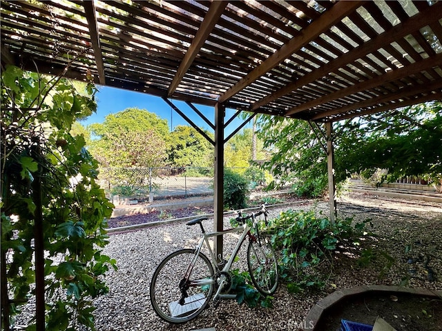 view of yard featuring a pergola