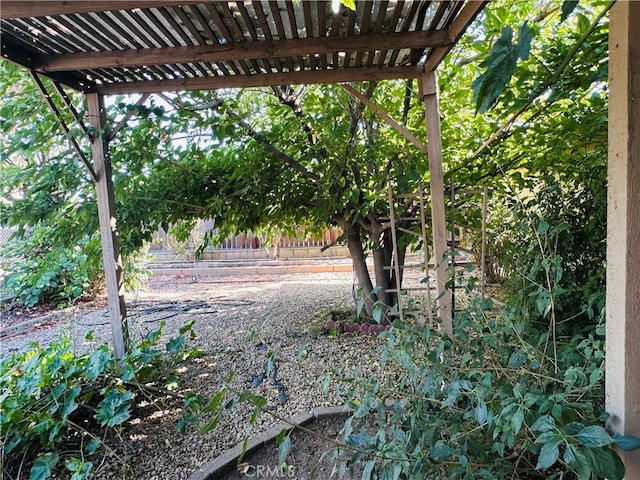 view of yard featuring a pergola