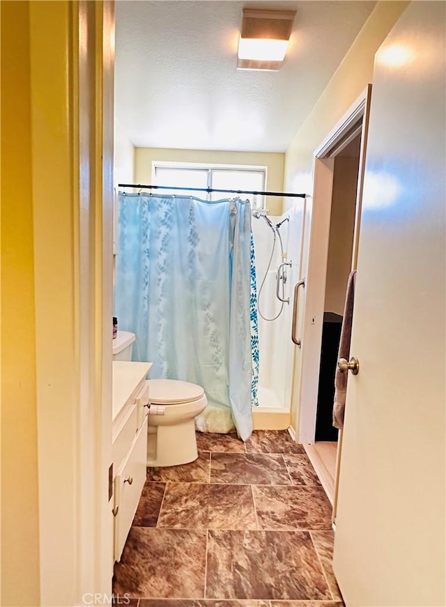 27358 Comwell St, Menifee, CA 92586 - full bathroom featuring toilet, a shower with curtain, and vanity
