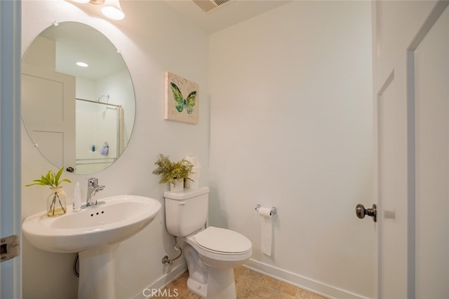 bathroom featuring a shower and toilet