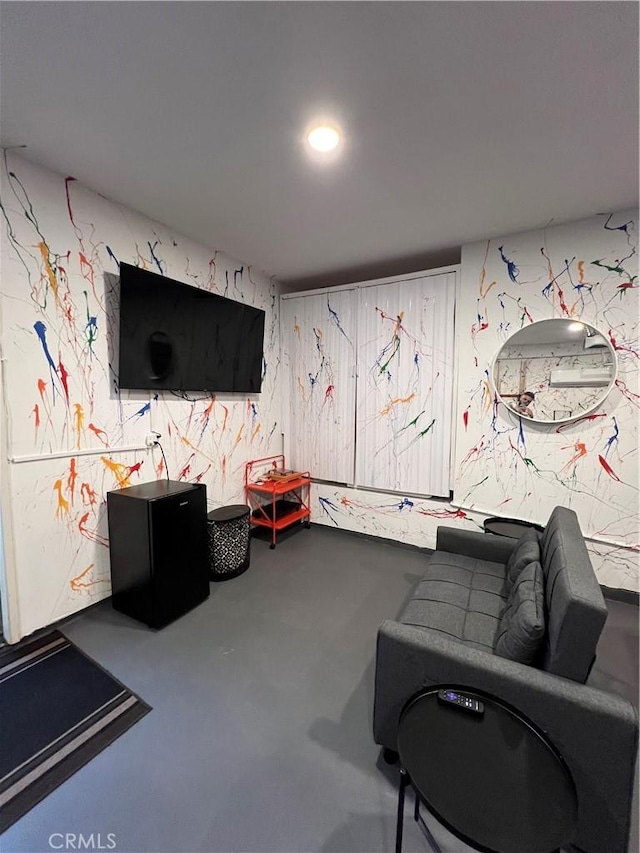 41097 Maiden Ct, Indio, CA 92203 - living room featuring concrete floors