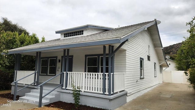 view of front facade featuring a porch