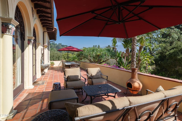 view of patio with outdoor lounge area