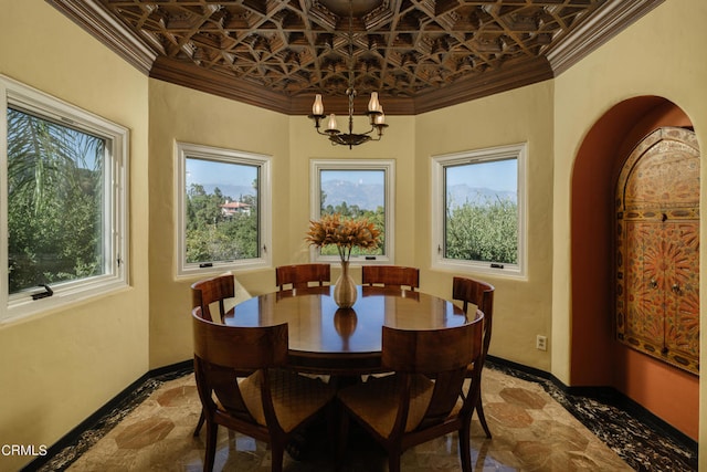 dining room featuring crown molding and a notable chandelier