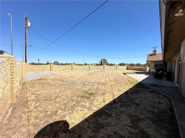 view of yard featuring a patio