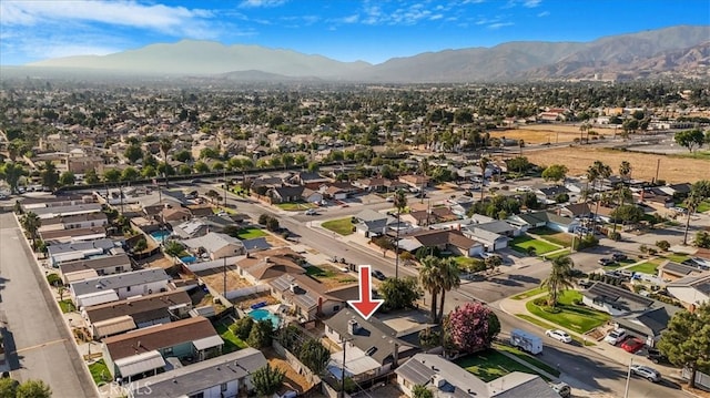 bird's eye view featuring a mountain view