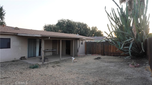 view of yard featuring a patio