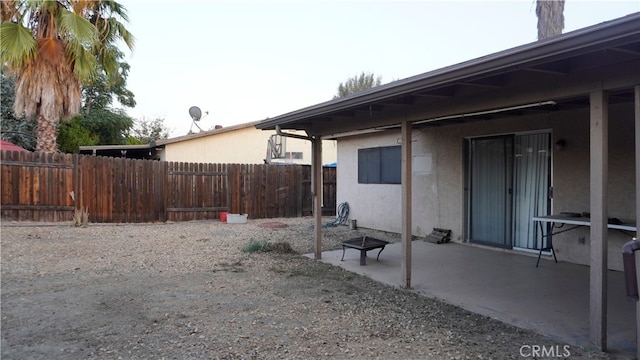 view of yard featuring a patio area