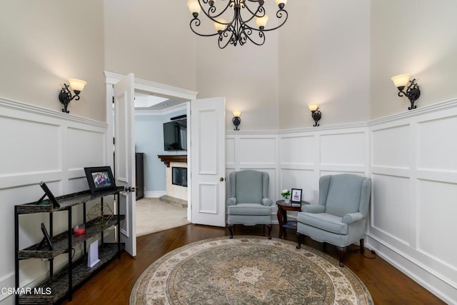 living area featuring dark hardwood / wood-style flooring and a notable chandelier