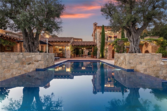 view of pool at dusk