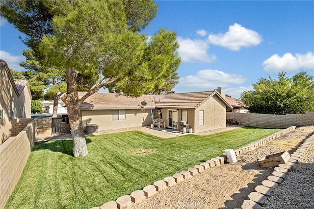 view of yard with a patio area