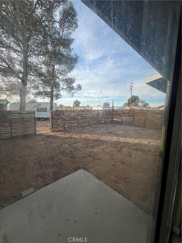 view of yard featuring a patio area