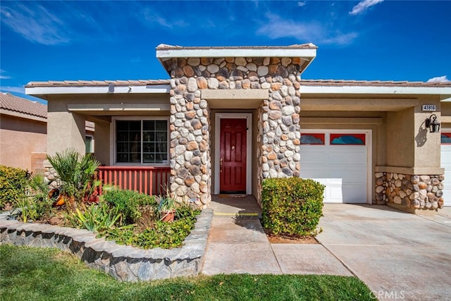 view of front of house with a garage