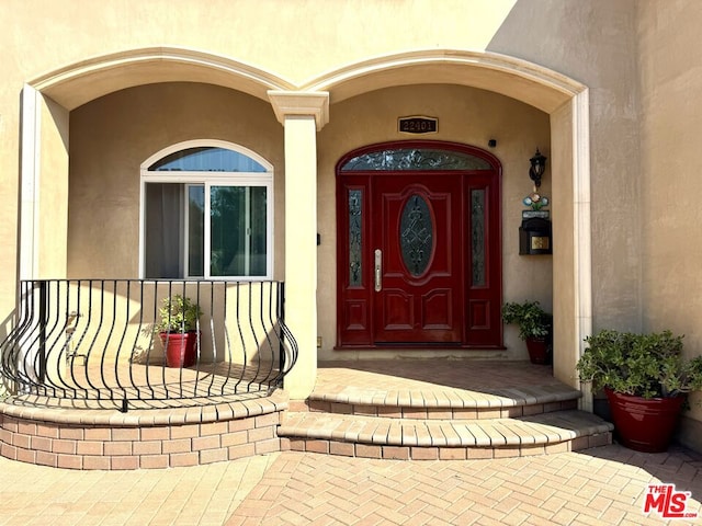 property entrance featuring a porch