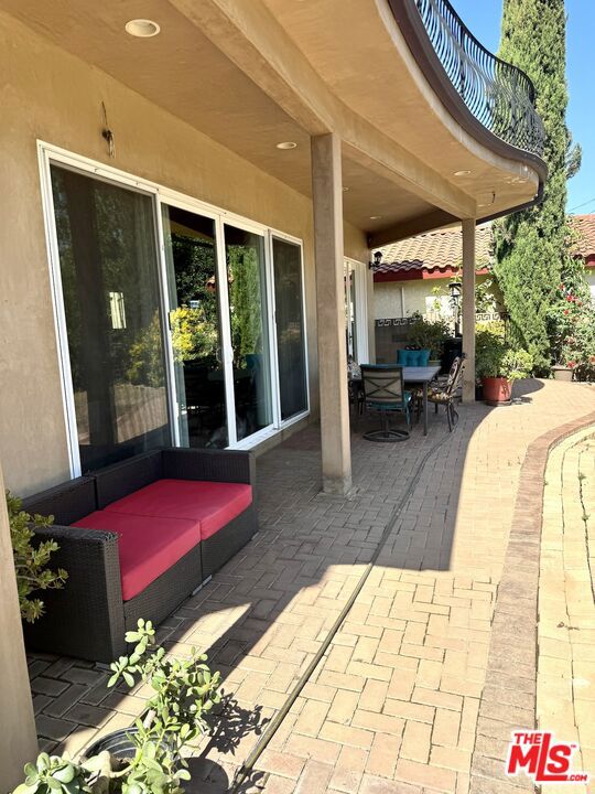 view of patio featuring an outdoor living space