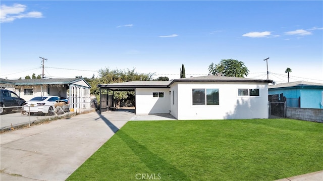 view of front of house featuring a front yard and a carport