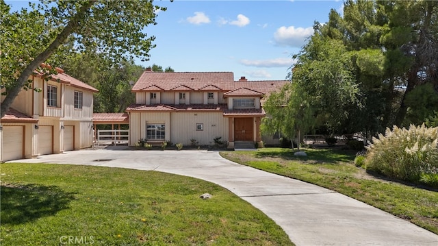 view of front facade featuring a front yard and a garage