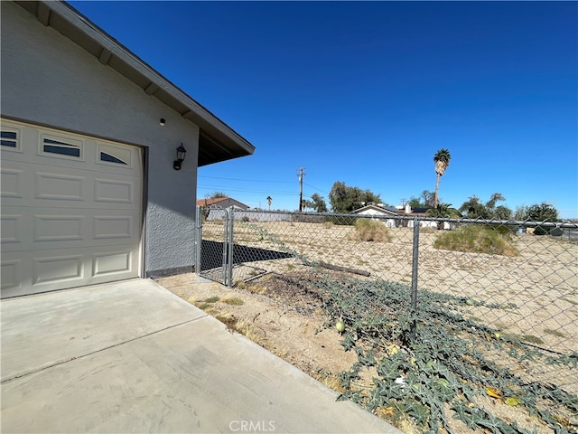 view of yard with a garage