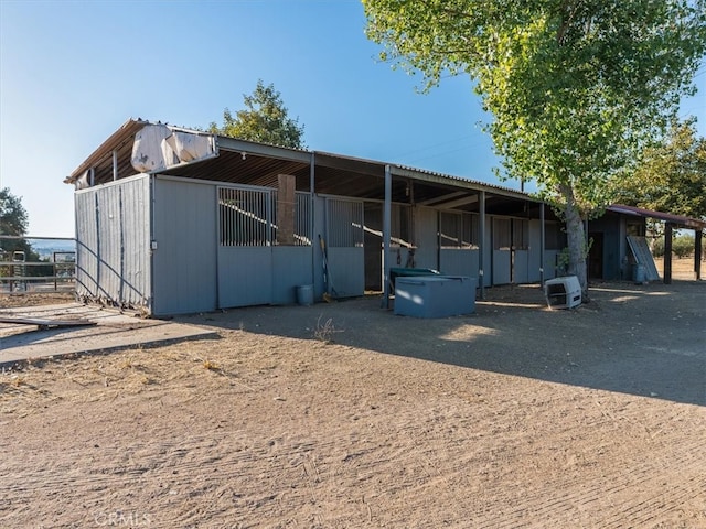 view of front of house with an outdoor structure