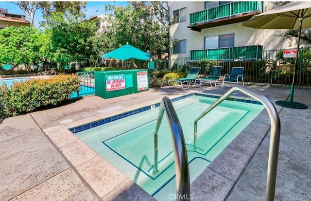 view of swimming pool