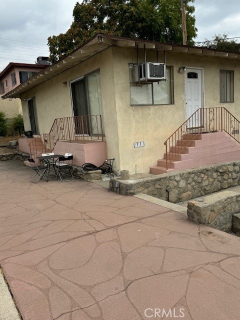 view of front facade featuring a patio