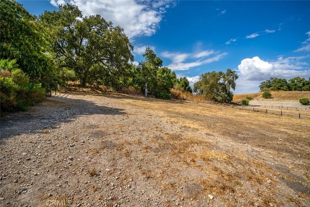 view of yard featuring a rural view