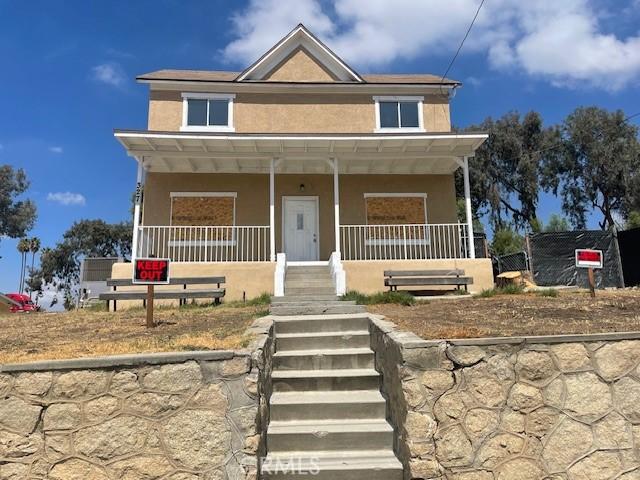 view of front of house with covered porch and stucco siding