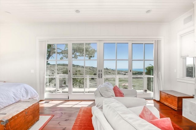 sunroom / solarium featuring visible vents