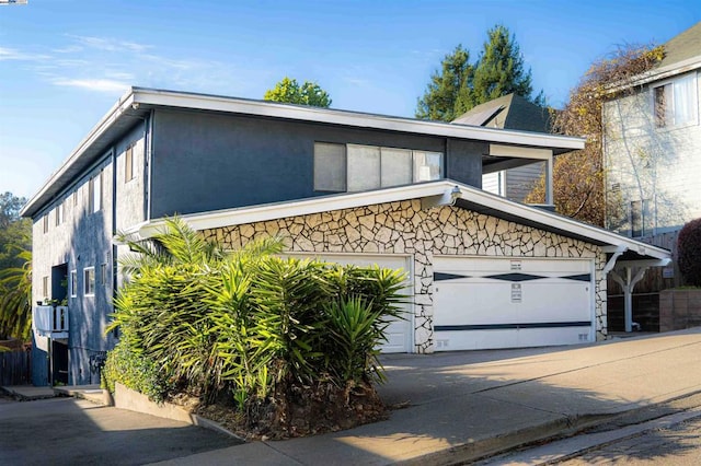 view of front facade with a garage