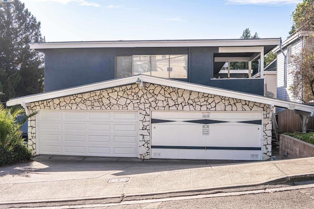 view of front facade featuring a garage