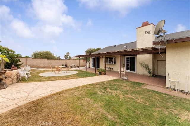 view of yard featuring a patio