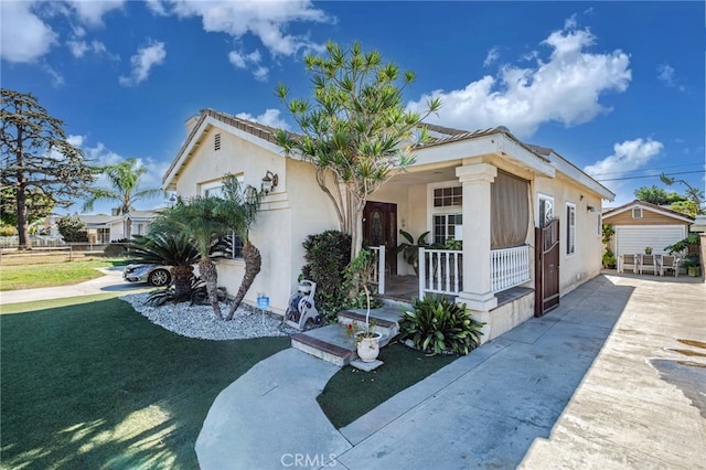 view of front of home featuring covered porch and a front lawn