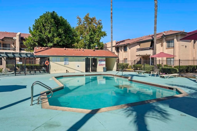 view of swimming pool