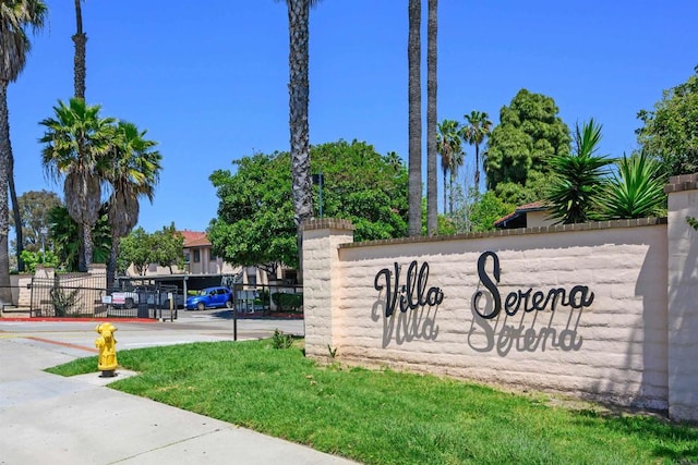 view of community / neighborhood sign