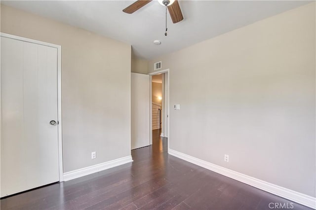 empty room featuring dark hardwood / wood-style floors and ceiling fan