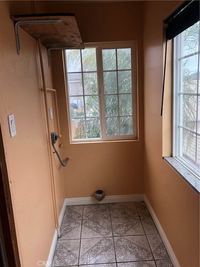 laundry room featuring a wealth of natural light and tile patterned floors