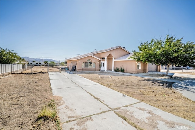 view of front of property