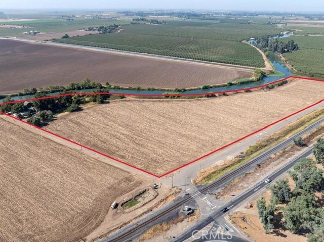 birds eye view of property featuring a rural view