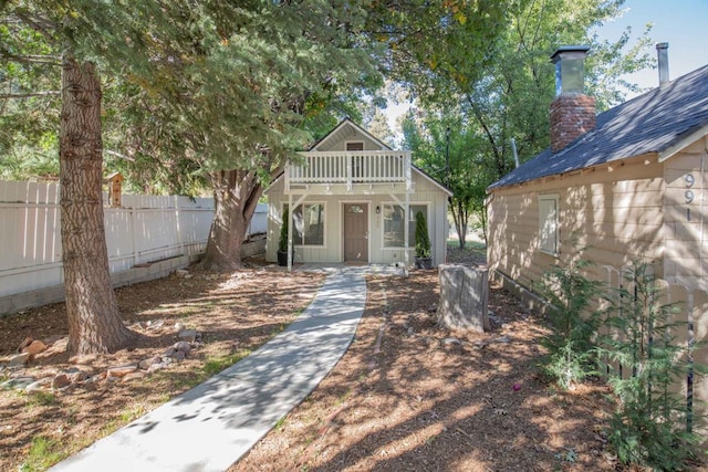 view of front of home featuring a balcony