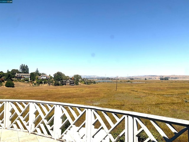 view of yard featuring a rural view