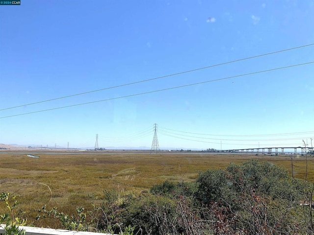 view of yard featuring a rural view