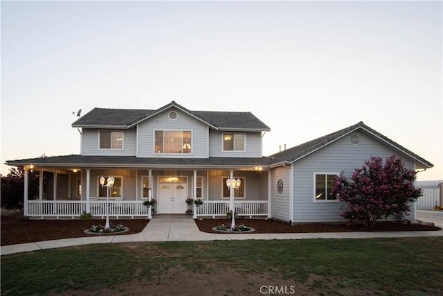 farmhouse inspired home featuring a lawn