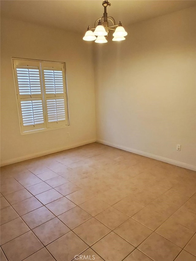 spare room featuring an inviting chandelier