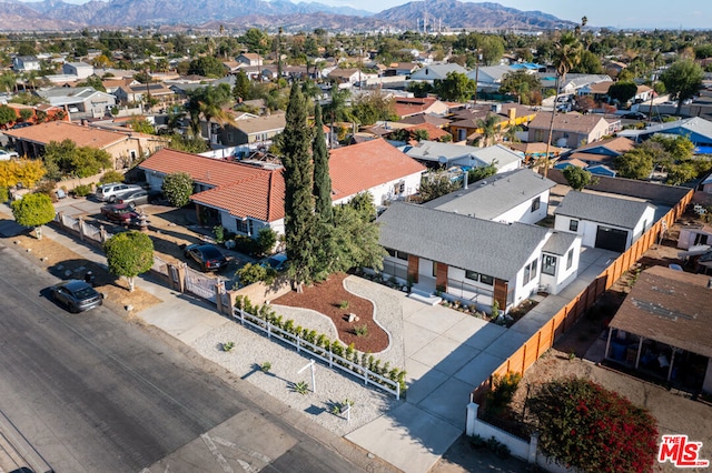 birds eye view of property featuring a mountain view