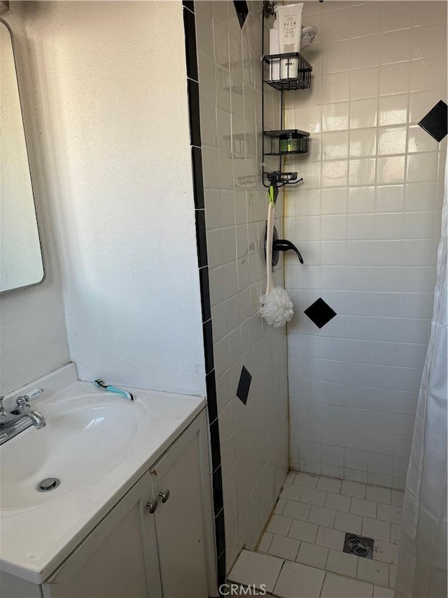 bathroom featuring vanity and a shower with curtain